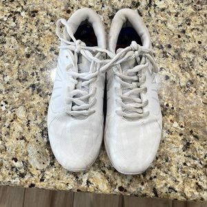 Size 7.5 varsity cheer shoes